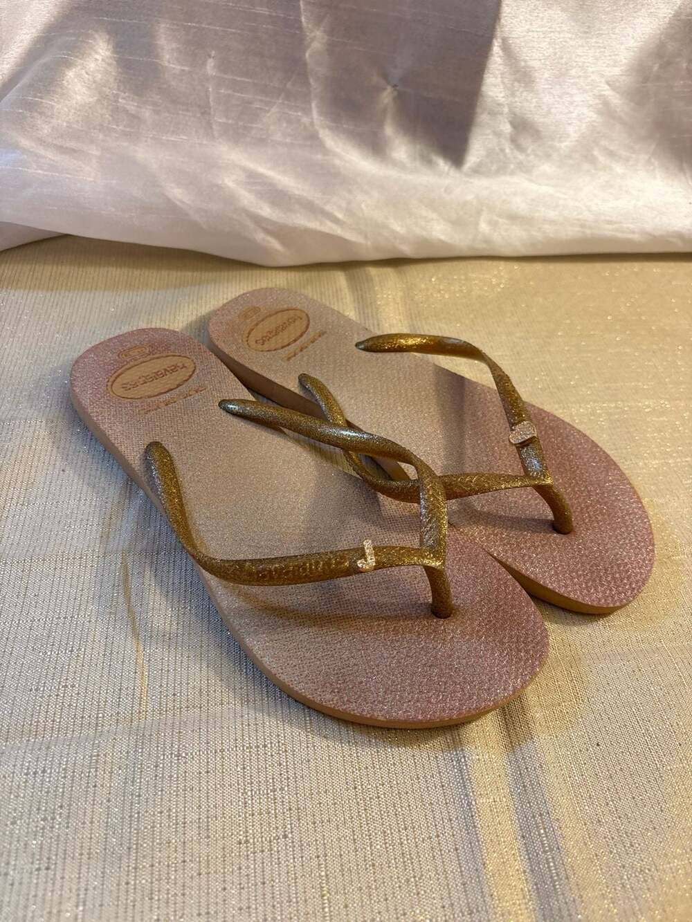 Havaianas Slim Sparkle Flip Flops Size 7/8 Gold
